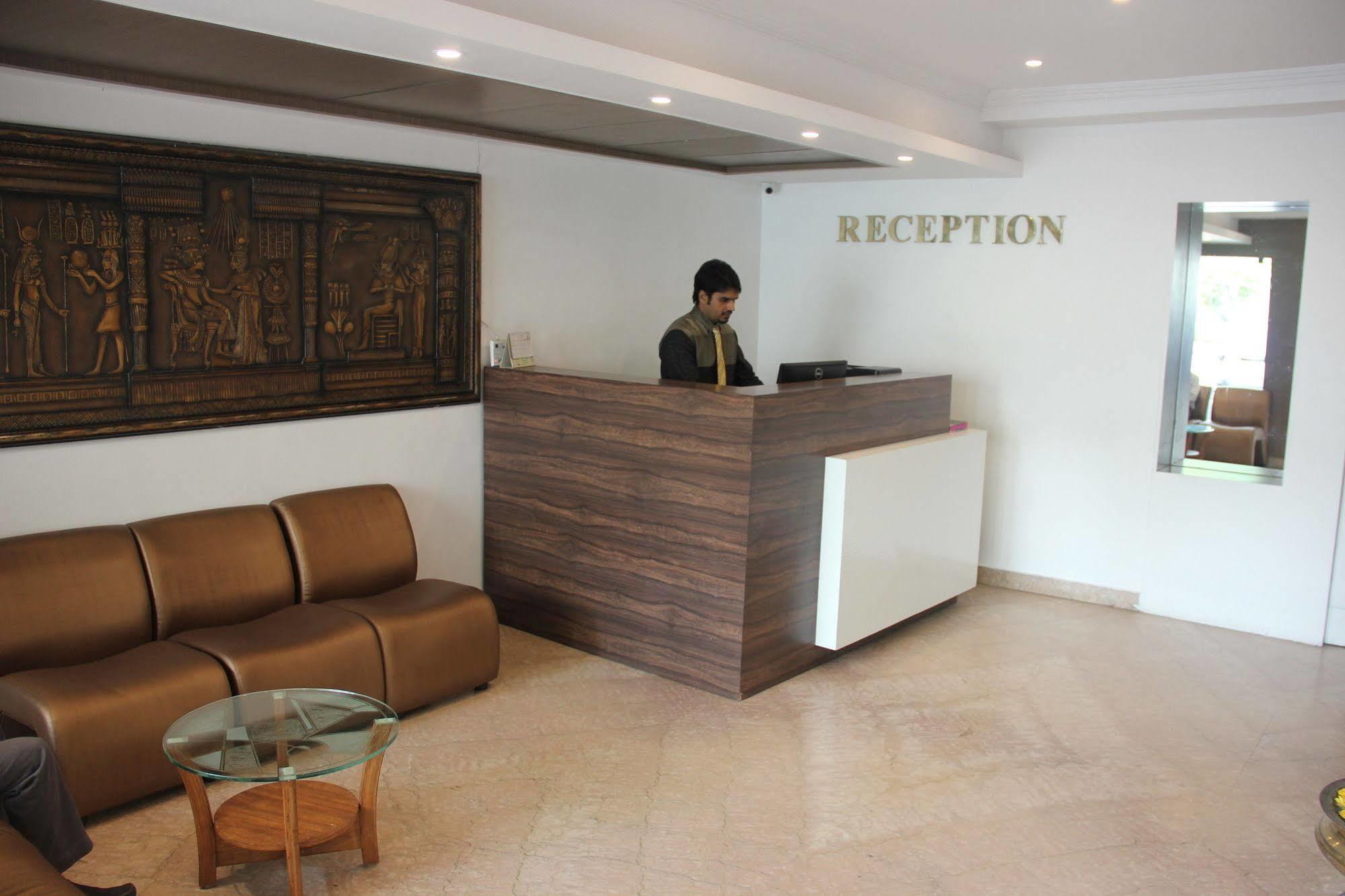 Brownstar Boutique Hotel 钦奈 外观 照片