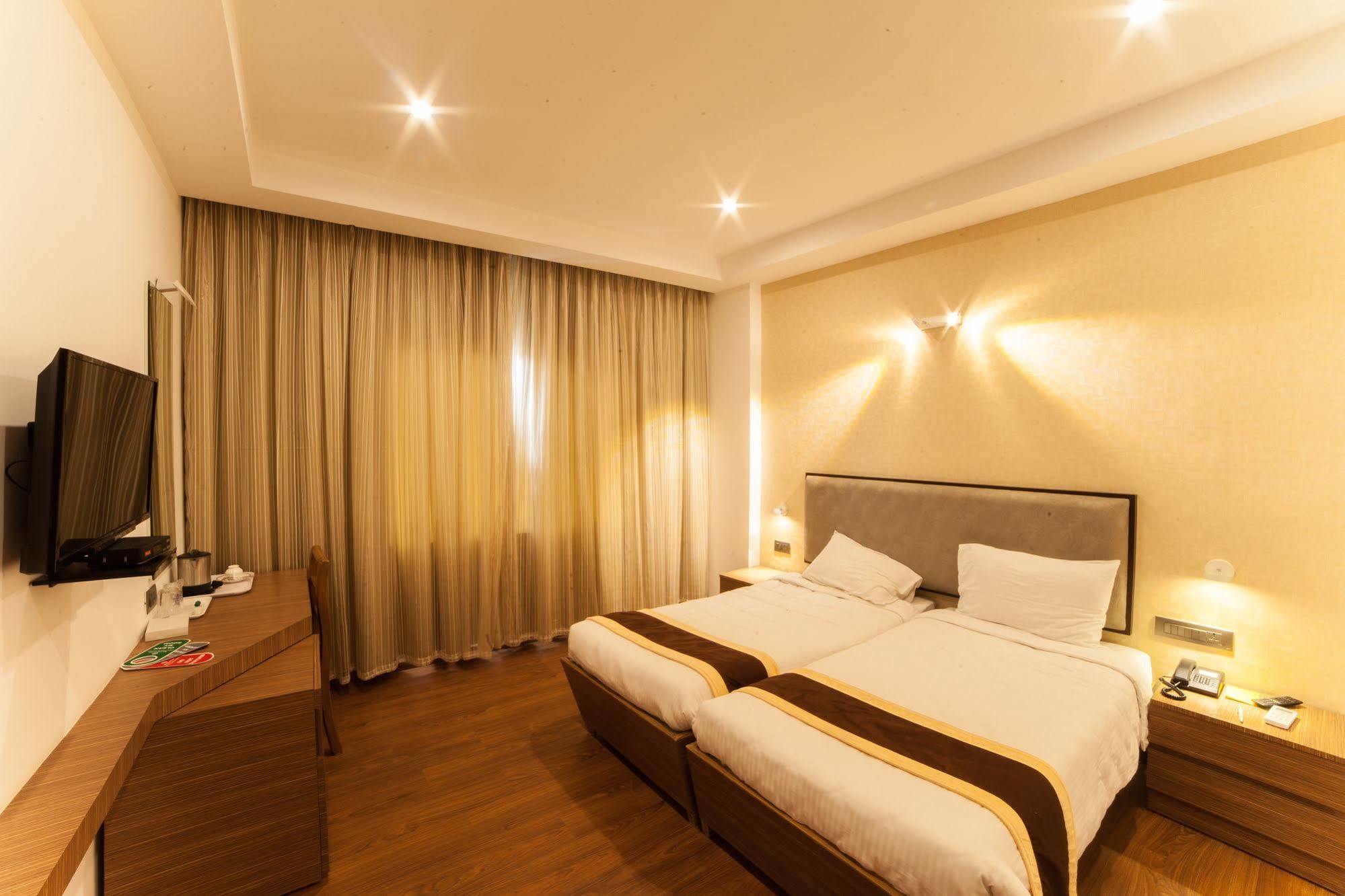 Brownstar Boutique Hotel 钦奈 外观 照片
